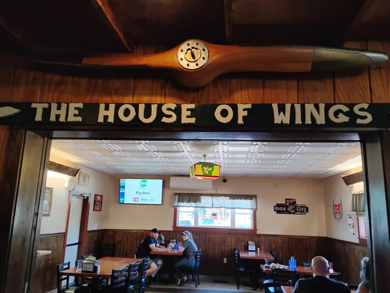 Alliger's House of Wings exterior